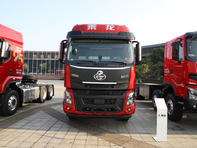 乘龙H5创业版LNG牵引车：省出来的利润，全方位的安全！