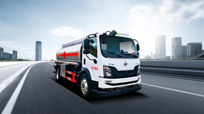 大马力强承载 欧标油罐，乘龙L2 10.2方加油车助您危运稳稳赚