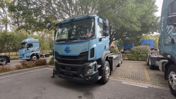 轻量化+长续航，资源运输首选乘龙H5超轻版纯电牵引车