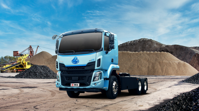 每年多赚3万6 乘龙H5超轻版纯电牵引助您资源运输赚不停